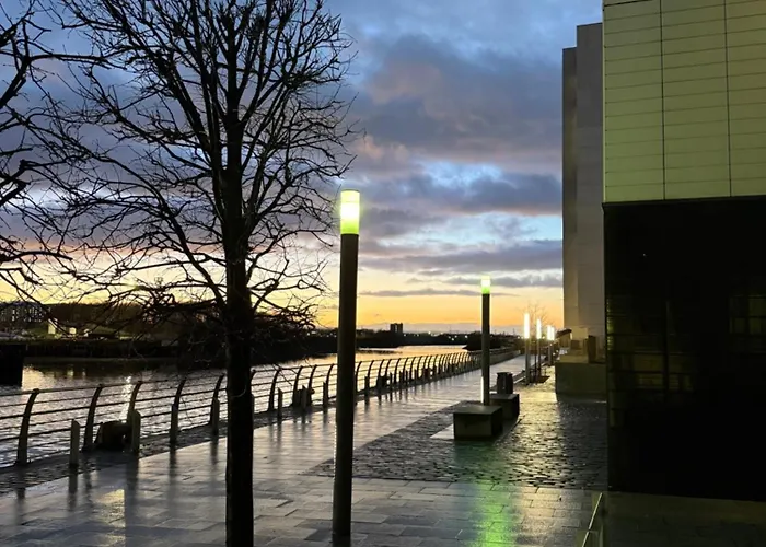 Executive Riverside With Workspace & Fast Wifi Appartement Glasgow