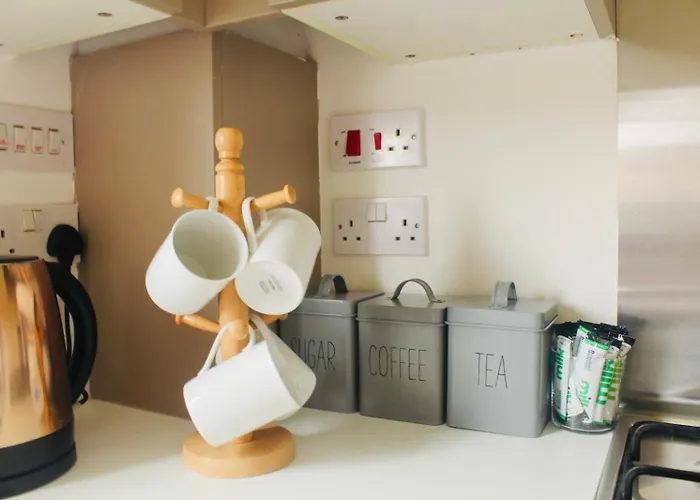 Modern Ground Floor 2 Bed Secure Parking & Perfect For City- Celticemirates Stadium *