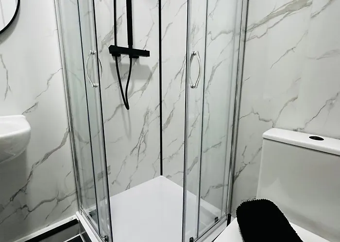 Modern 2 Bedroom Ground Floor Near Centre Appartamento *