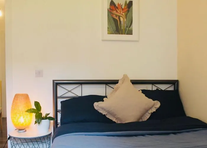 Modern Ground Floor 2 Bed Secure Parking & Perfect For City- Celticemirates Stadium *