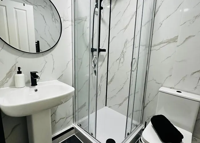 Modern 2 Bedroom Ground Floor Near Centre Lejlighed