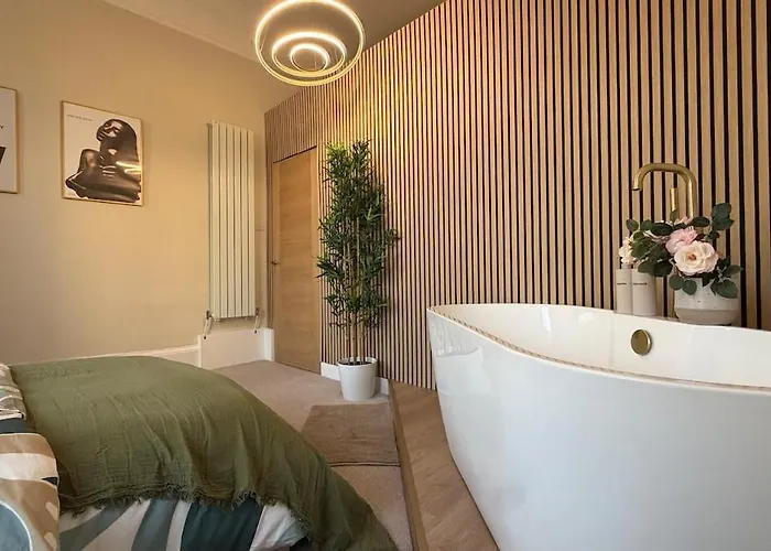 Romantic Brand New Flat, Centre