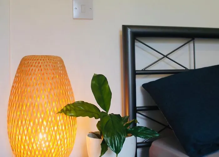 Modern Ground Floor 2 Bed Secure Parking & Perfect For City- Celticemirates Stadium *