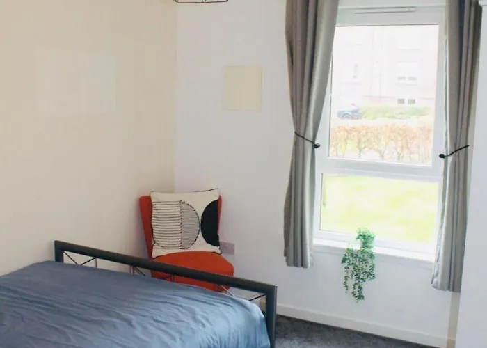 Modern Ground Floor 2 Bed Secure Parking & Perfect For City- Celticemirates Stadium * Glasgow