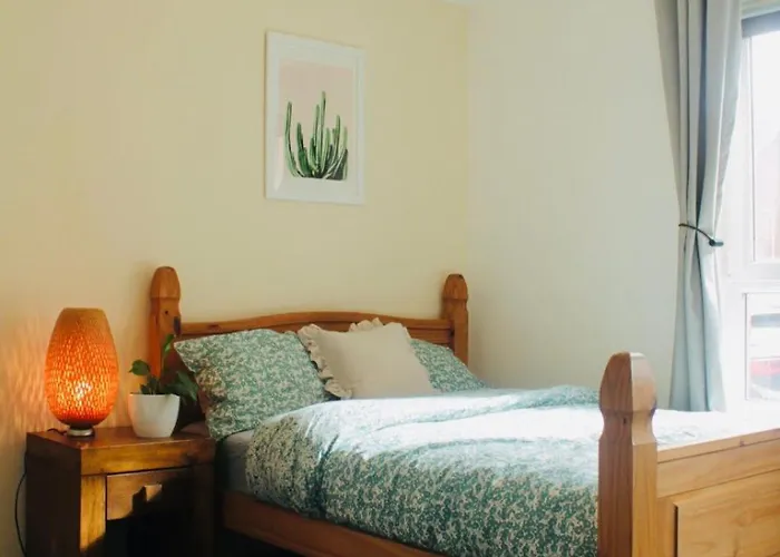 Modern Ground Floor 2 Bed Secure Parking & Perfect For City- Celticemirates Stadium *