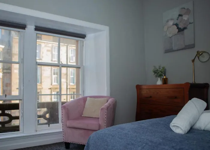 The West Nest For Six - Pass The Keys * Glasgow