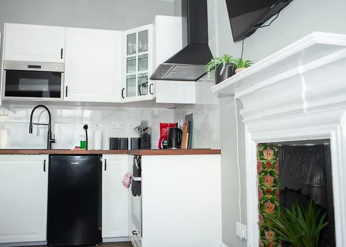 The West Nest For Six - Pass The Keys * Glasgow