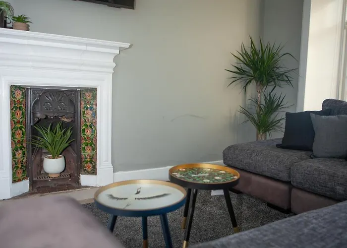 The West Nest For Six - Pass The Keys Glasgow