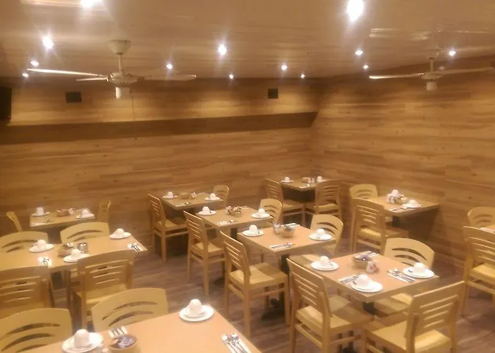 The Hampton Court 3* Γλασκώβη