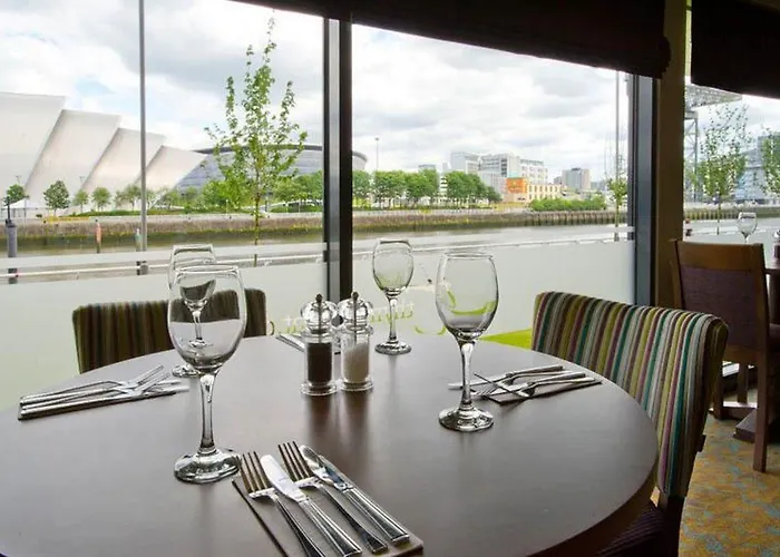 Premier Pacific Quay 3*