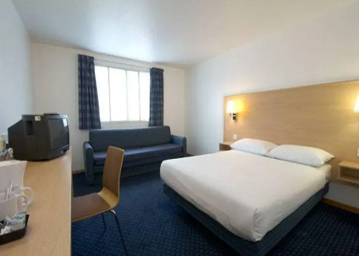 Hotel Travelodge Paisley Road 3*