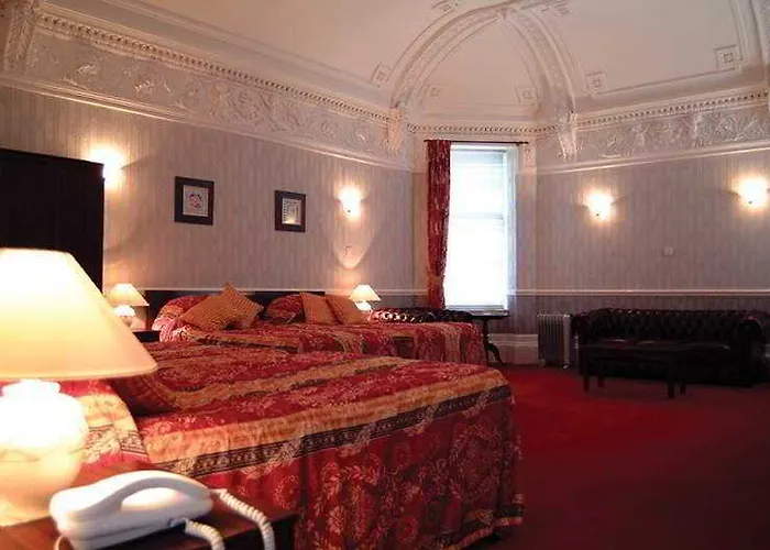 Ambassador Hotell 3*