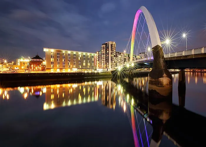 The Heights - River And City View アパート *