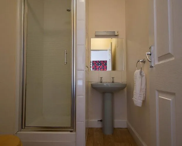 Queen's Park 2* غلاسغو