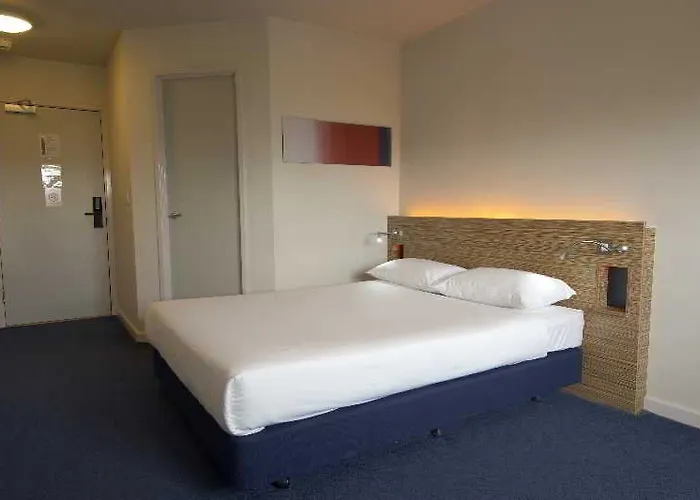 Travelodge Braehead מלון 3*