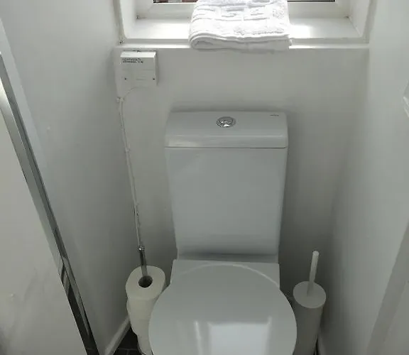 2 Bed West End Apartment *