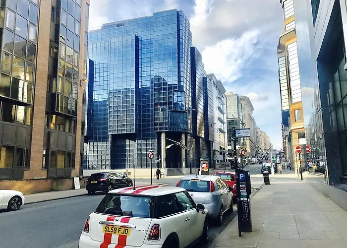 Centre Flat With River Views And Parking * Glasgow
