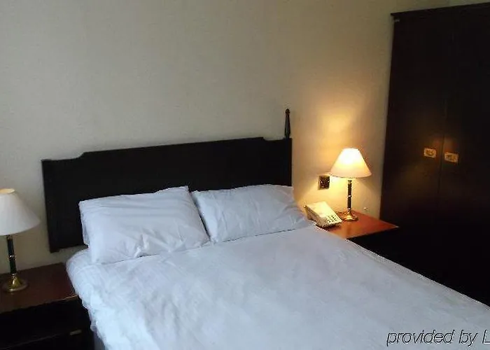 West By Compass Hospitality 3* גלאזגו