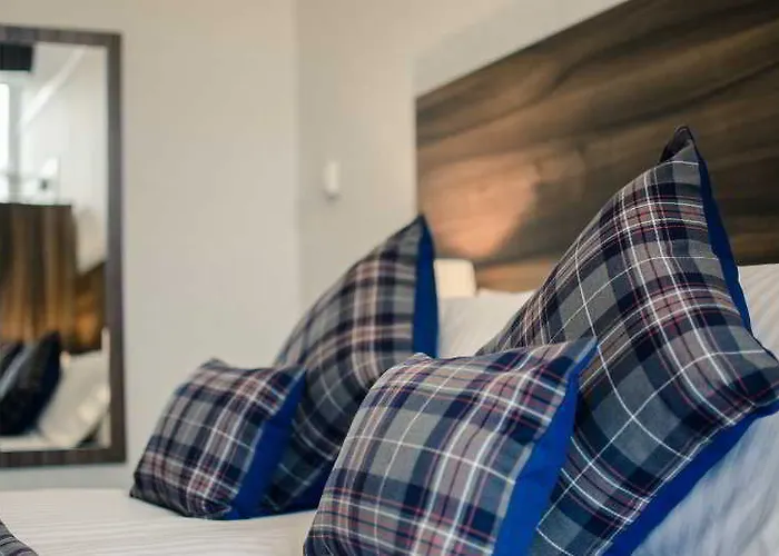 Royal West End Hotel 3*