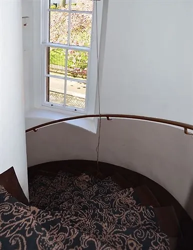 Celentano's Restaurant With מלון