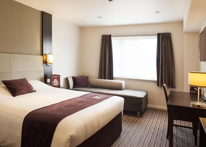 Premier Pacific Quay Hotel 3*