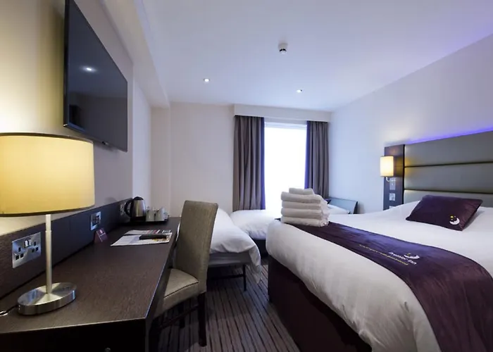 Premier Pacific Quay Hotel 3*