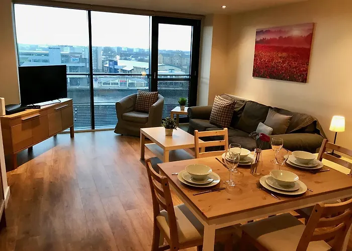 The Heights - River And City View Apartman *