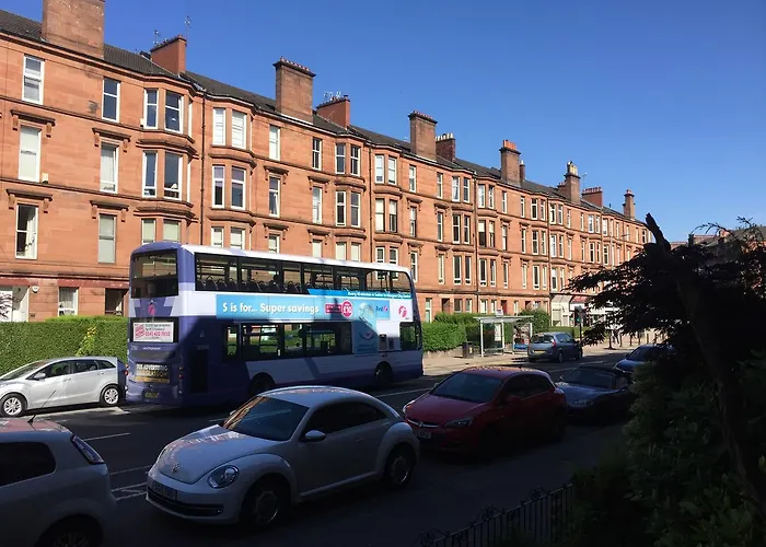 2 Bed West End Apartment Glasgow