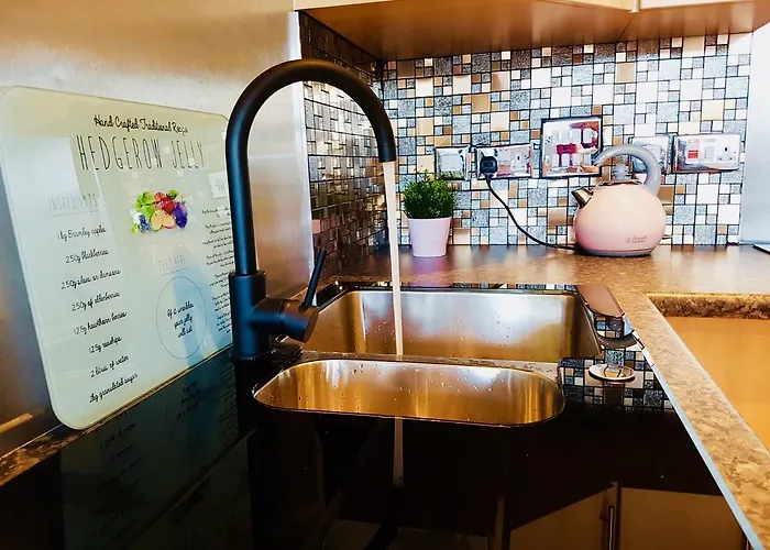 Apartment Station Skyline With Parking *