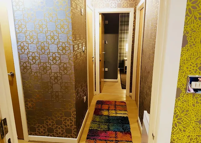 Apartment Station Skyline With Parking *