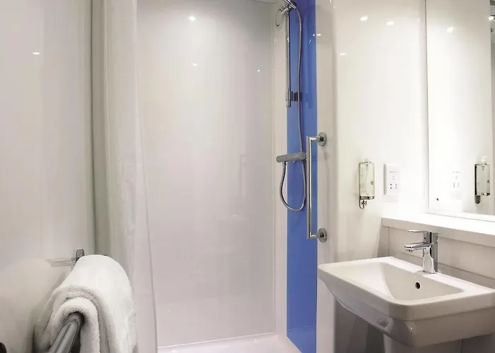 Travelodge Braehead فندق 3*