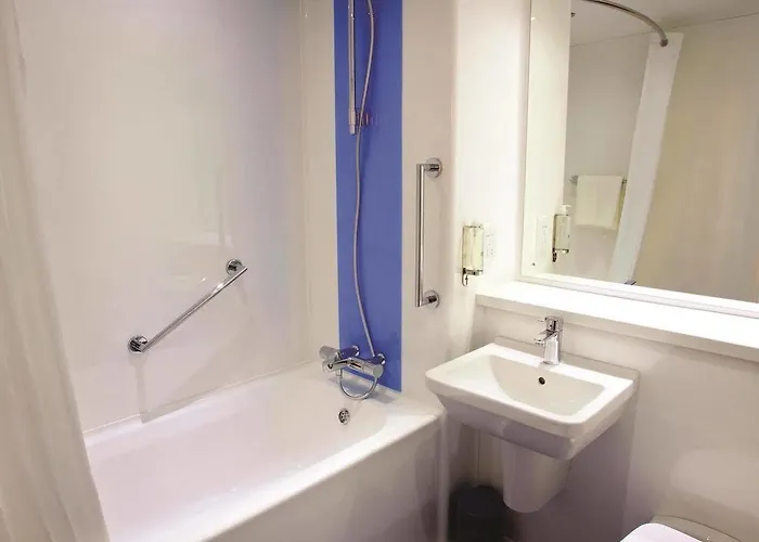 Travelodge Airport ホテル