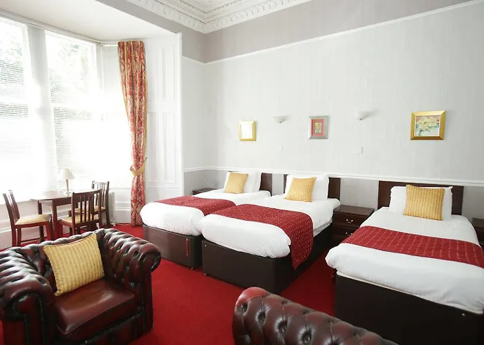 Ambassador Hotell 3*