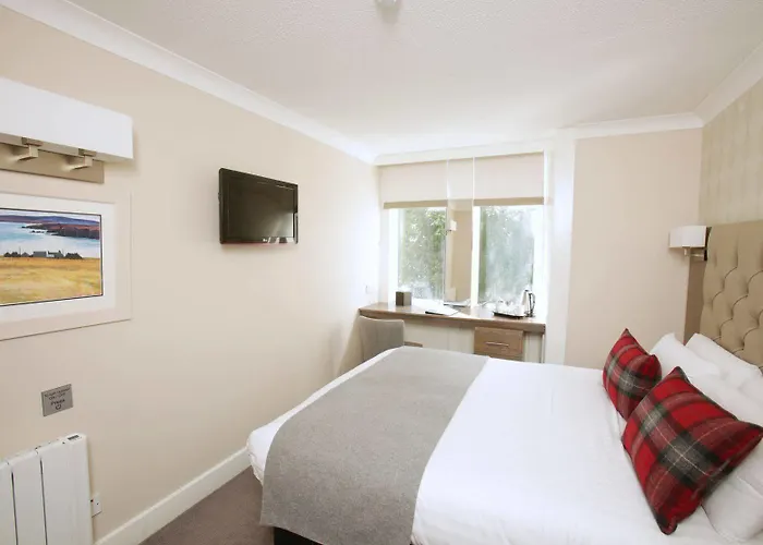 Ambassador Hotell 3*