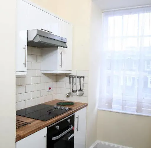 Number 52 Charlotte Street מלון *