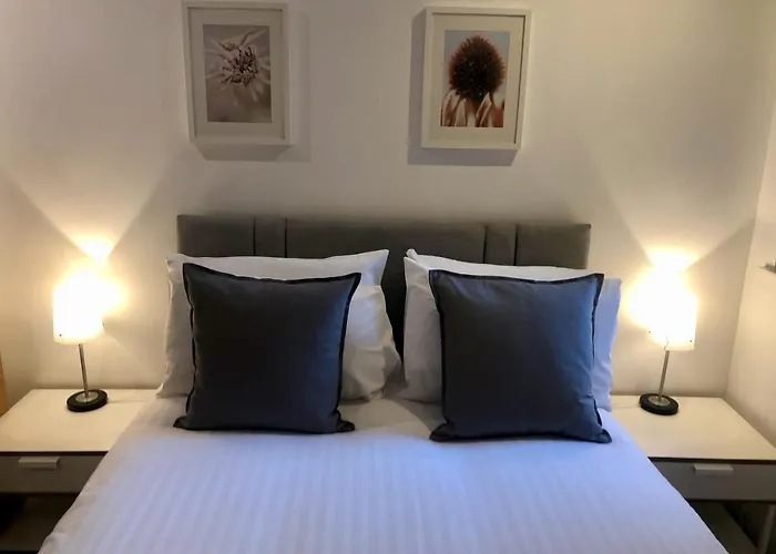 The Heights - River And City View Apartman