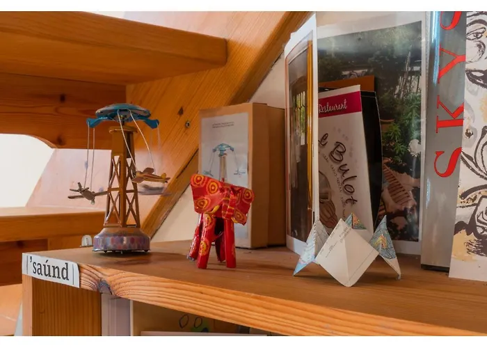 Beautifully Kept Mezzanine Flat ★school Of Art★ *