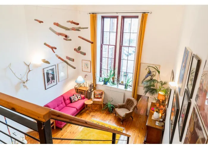 Beautifully Kept Mezzanine Flat ★school Of Art★ アパート *