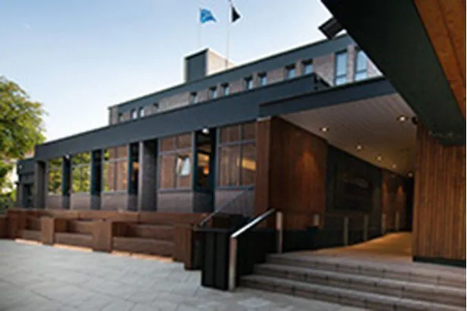 West By Compass Hospitality Hotell