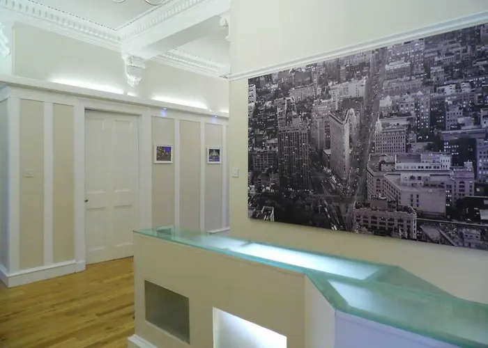 West End - Stunning, Spacious, 3 Bedroom, Main Door Flat With Private Parking Appartement Glasgow