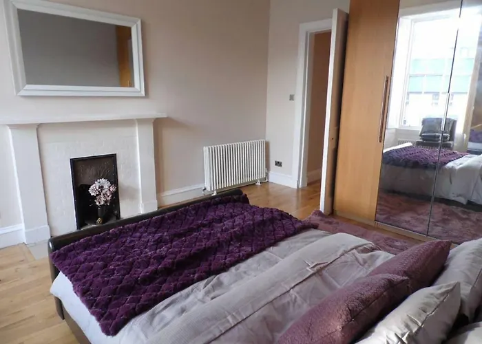 West End - Stunning, Spacious, 3 Bedroom, Main Door Flat With Private Parking Appartement Glasgow