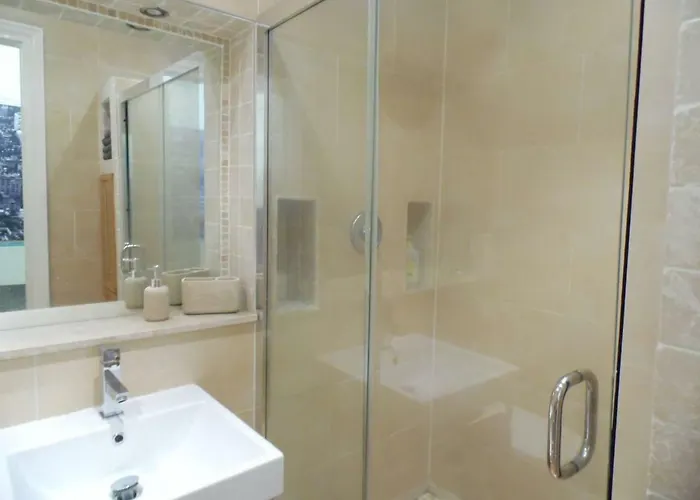 Appartamento West End - Stunning, Spacious, 3 Bedroom, Main Door Flat With Private Parking Glasgow