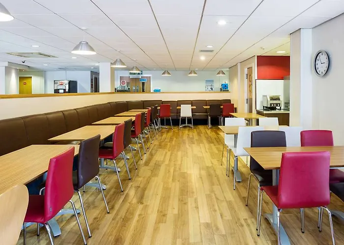 Travelodge Airport 3* גלאזגו