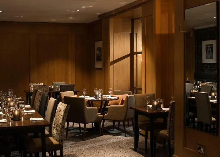 West By Compass Hospitality מלון