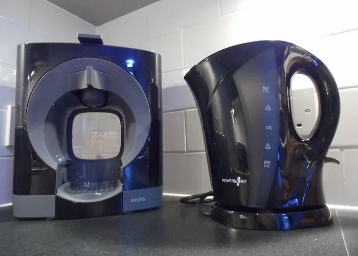 Art Deco Building On Vibrant Sauchiehall Street Apartment