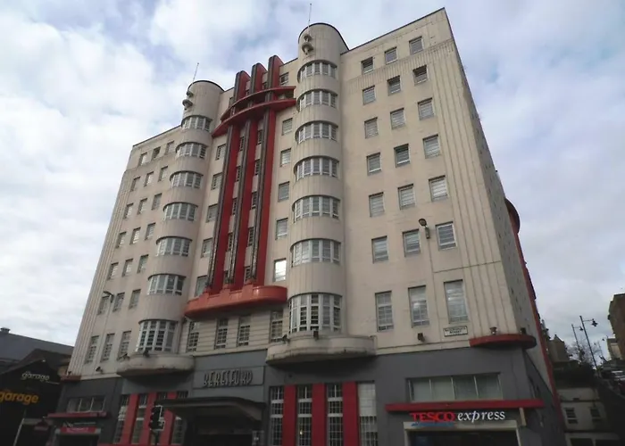 Apartment Art Deco Building On Vibrant Sauchiehall Street Glasgow