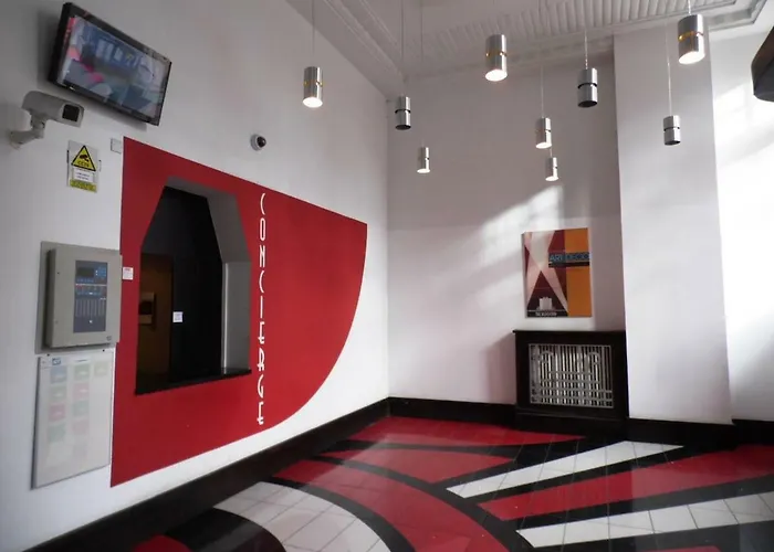 Art Deco Building On Vibrant Sauchiehall Street Apartment Glasgow