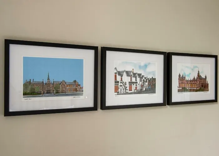 32 Victoria Crescent Road Apartment *