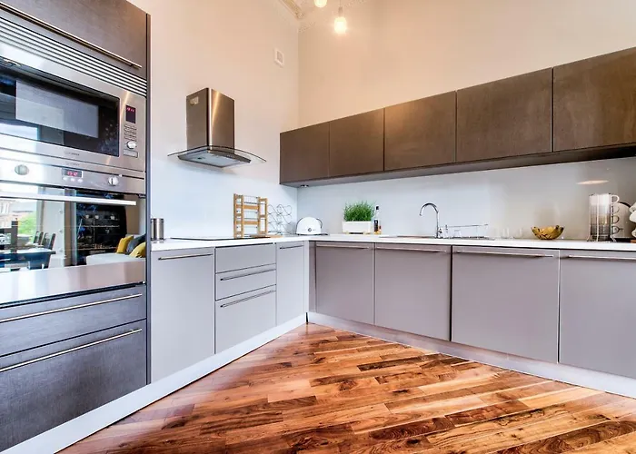 32 Victoria Crescent Road Glasgow