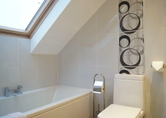 דירה Modern, Cosy In Bearsden With Private Parking גלאזגו